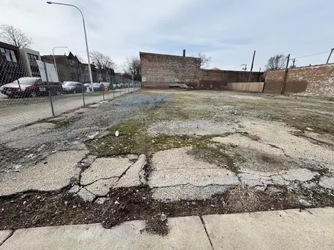 131 E 43rd St, Chicago, IL 60653 photo 2