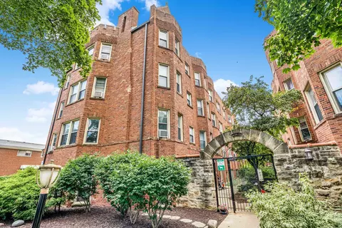 4126 N Kedvale Ave #302, Chicago, IL 60641