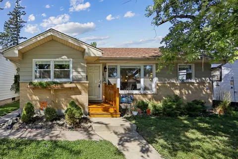 1610 Hewes St, Crete, IL 60417