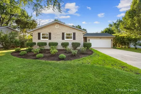 712 Aztec Dr, Carol Stream, IL 60188