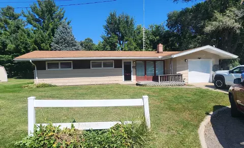 1102 Oak Ct, Mendota, IL 61342