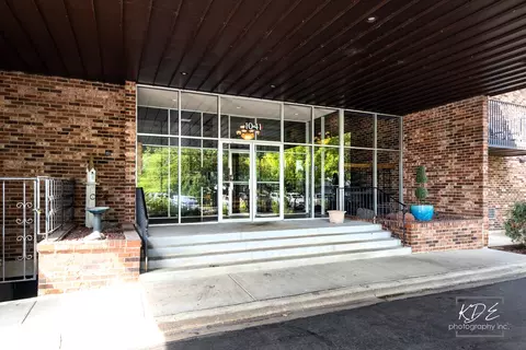 1041 W Ogden Ave #2-121, Naperville, IL 60563