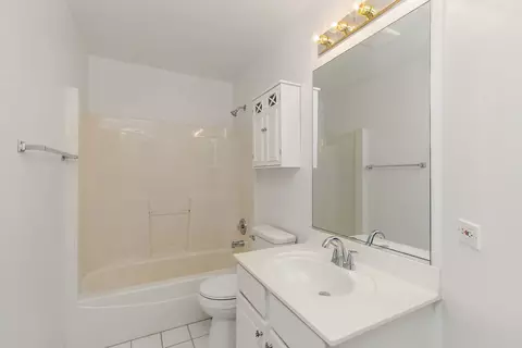 Bath - 1108 E Danbury Dr, Cary, IL 60013 photo 2 of 3