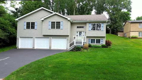 38815 N Broadway Ave, Antioch, IL 60002