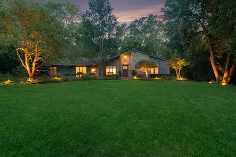 143 Cutter Ln, Lake Barrington, IL 60010
