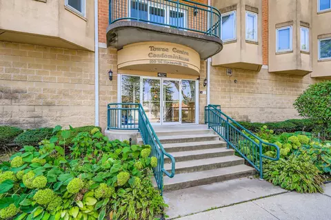 100 W Roosevelt Ave #201, Bensenville, IL 60106