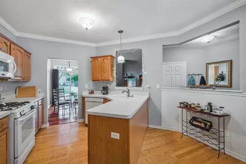 2948 Waters Edge Cir, Aurora, IL 60504 photo 9