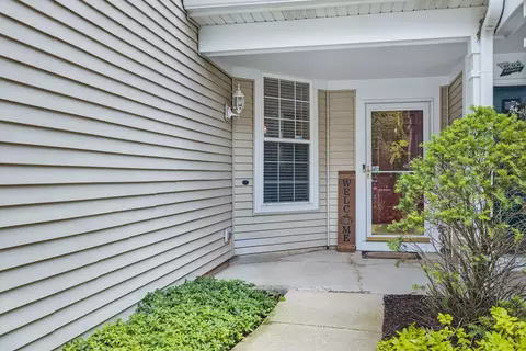 2948 Waters Edge Cir, Aurora, IL 60504 photo 3
