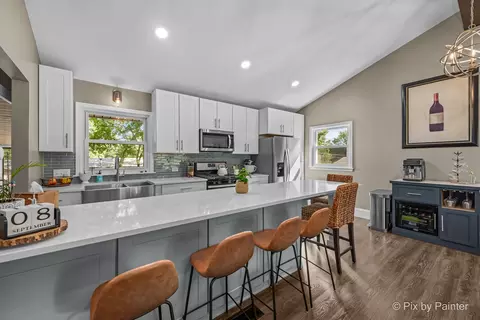 Kitchen - 2018 W Oakleaf Dr, Mchenry, IL 60051 photo 2 of 4