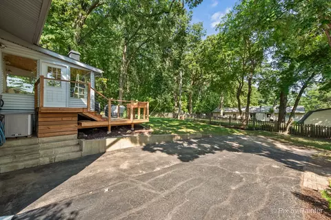 Exterior - 2018 W Oakleaf Dr, Mchenry, IL 60051 photo 8 of 11