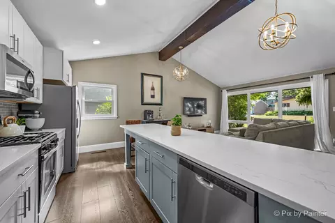 Kitchen - 2018 W Oakleaf Dr, Mchenry, IL 60051 photo 4 of 4