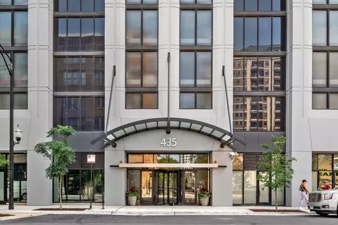 435 W Erie St #1102, Chicago, IL 60654