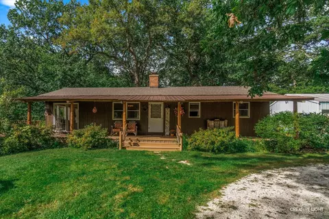 1231 Hartman Trl, Sandwich, IL 60548