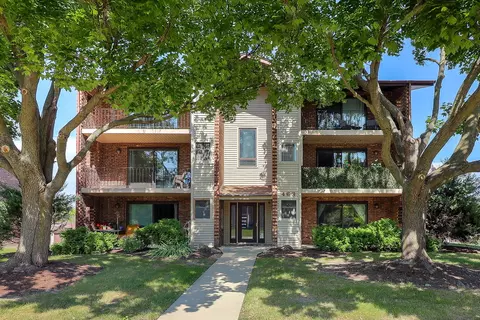 468 Valley Dr #100, Naperville, IL 60563