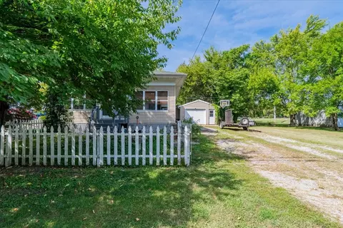 906 S Race St, Atlanta, IL 61723
