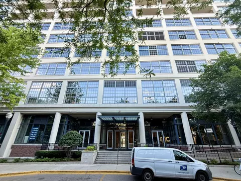 900 N Kingsbury St #861, Chicago, IL 60610