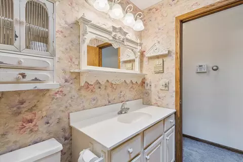 Bath - 2584 Circle Dr, Belvidere, IL 61008 photo 4 of 4