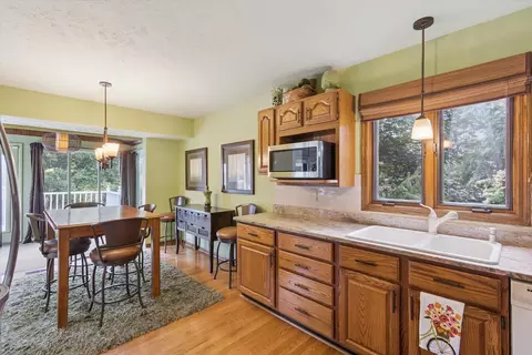 Kitchen - 2584 Circle Dr, Belvidere, IL 61008 photo 3 of 4