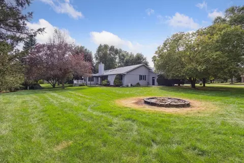 Exterior - 2584 Circle Dr, Belvidere, IL 61008 photo 10 of 12
