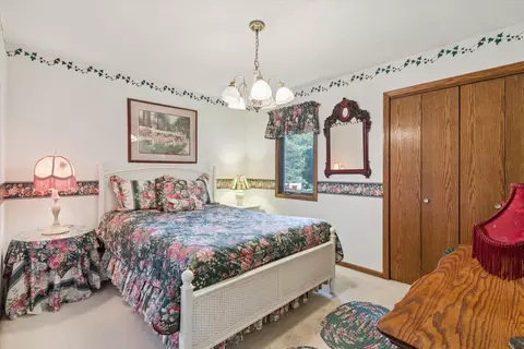 Bedroom - 2584 Circle Dr, Belvidere, IL 61008 photo 3 of 3
