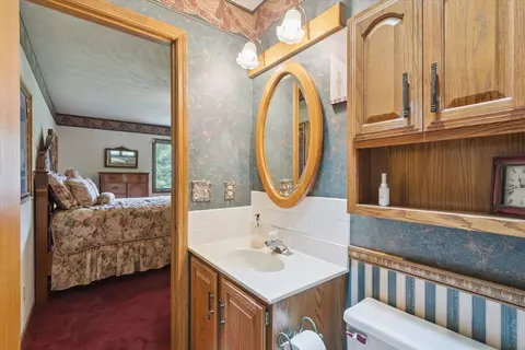 Bath - 2584 Circle Dr, Belvidere, IL 61008 photo 2 of 4