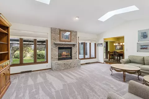 Living - 2584 Circle Dr, Belvidere, IL 61008 photo 3 of 6