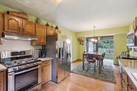 Kitchen - 2584 Circle Dr, Belvidere, IL 61008 photo 4 of 4