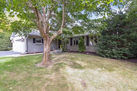 Exterior - 2584 Circle Dr, Belvidere, IL 61008 photo 3 of 12