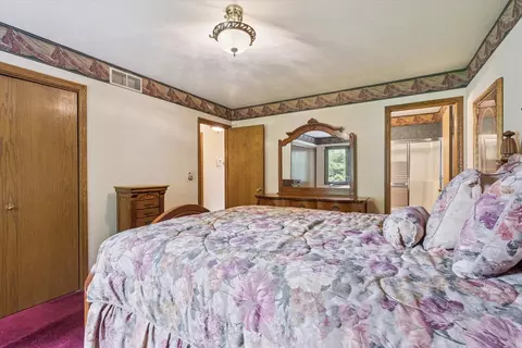 Bedroom - 2584 Circle Dr, Belvidere, IL 61008 photo 2 of 3