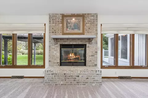 Living - 2584 Circle Dr, Belvidere, IL 61008 photo 5 of 6