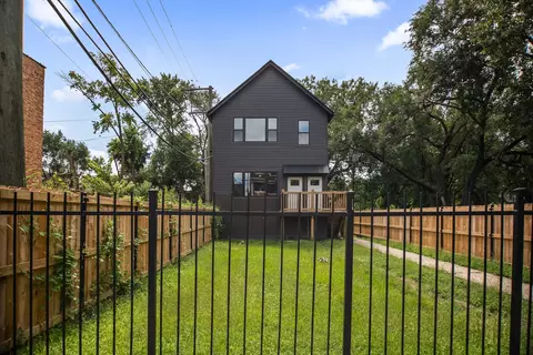817 W 51st Pl, Chicago, IL 60609