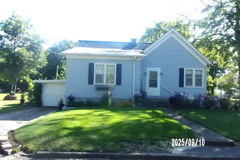 325 S Race St, Piper City, IL 60959