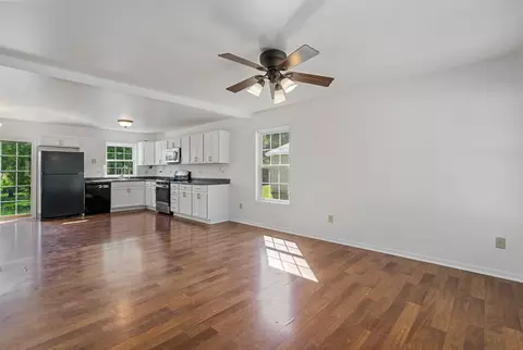 Living - 412 Bruce Rd, Lockport, IL 60441 photo 3 of 5