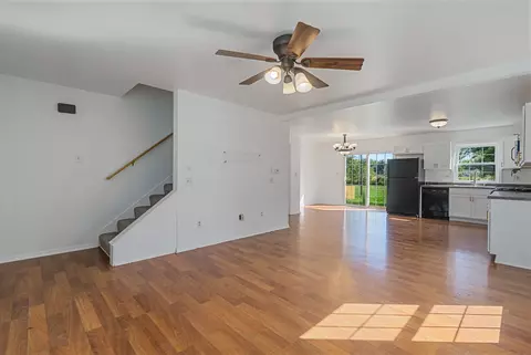Living - 412 Bruce Rd, Lockport, IL 60441 photo 2 of 5