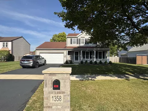 1358 Woodlake Dr, Carol Stream, IL 60188