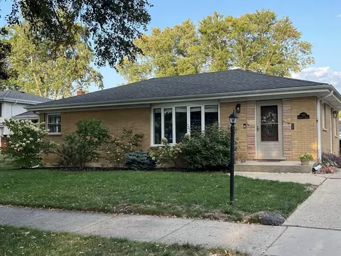 1321 N Mitchell Ave, Arlington Heights, IL 60004