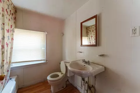 Bath - 7159 S Winchester Ave, Chicago, IL 60636 photo 1 of 1