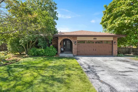 18504 Carpenter St, Homewood, IL 60430