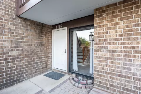 1107 Kenneth Cir, Elgin, IL 60120 photo 3