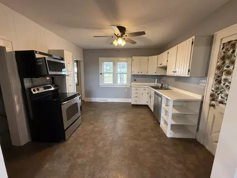 Kitchen - 18013 Spring Valley Rd, Morrison, IL 61270 photo 1 of 4
