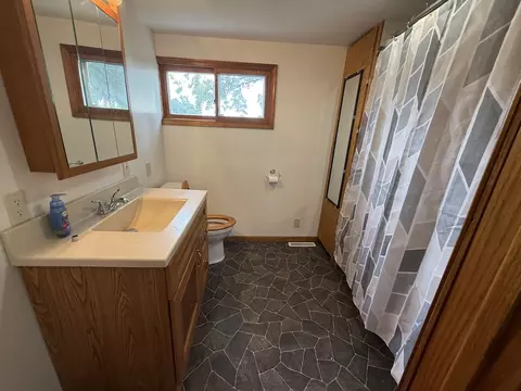 Bath - 18013 Spring Valley Rd, Morrison, IL 61270 photo 1 of 1