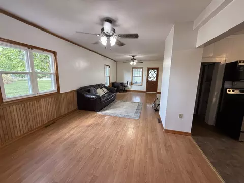 Living - 18013 Spring Valley Rd, Morrison, IL 61270 photo 2 of 2