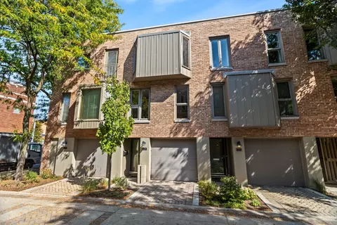 138 Frank Lloyd Wright Ln, Oak Park, IL 60302