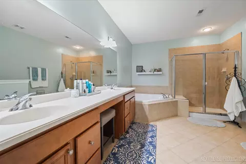 1031 Broadmoor Dr, Elgin, IL 60124 photo 19
