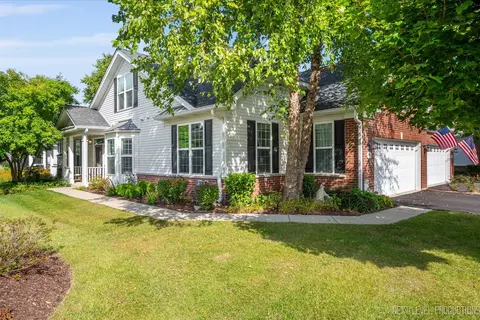 1031 Broadmoor Dr, Elgin, IL 60124
