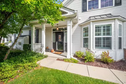 1031 Broadmoor Dr, Elgin, IL 60124 photo 2