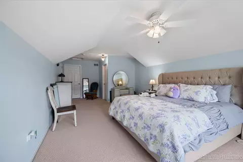 1031 Broadmoor Dr, Elgin, IL 60124 photo 27
