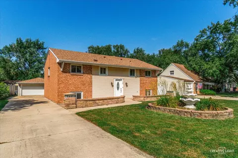 129 Oxford Rd, Bolingbrook, IL 60440