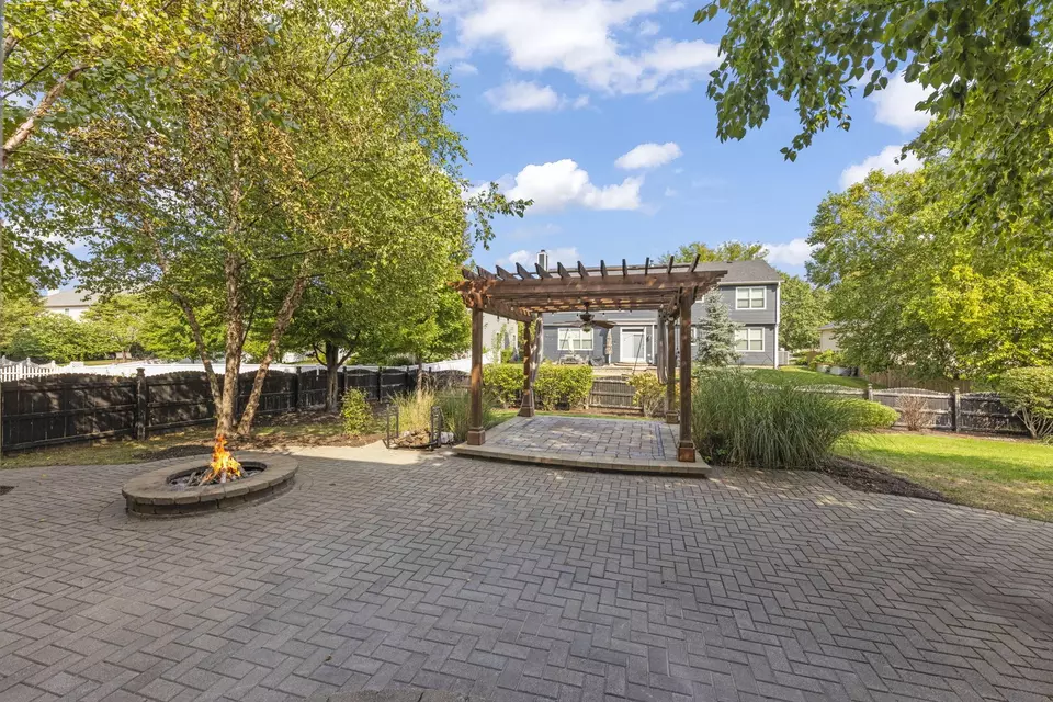 Exterior - 812 Metropolitan Ave, Bolingbrook, IL 60490 photo 4 of 8