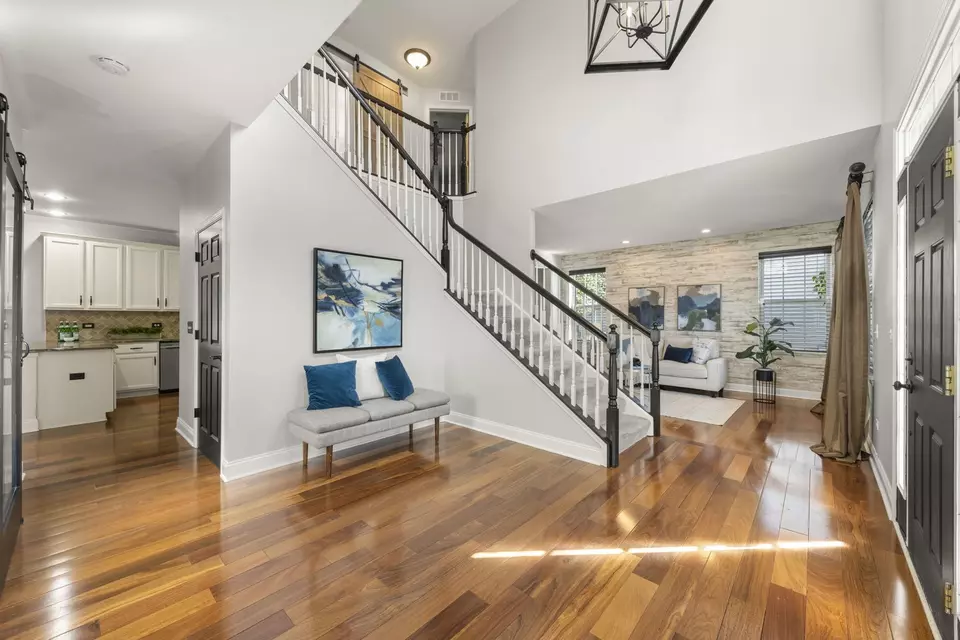 Entry Way - 812 Metropolitan Ave, Bolingbrook, IL 60490 photo 2 of 3